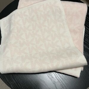 NWT Michael Kors Pink and White Reversible Scarf